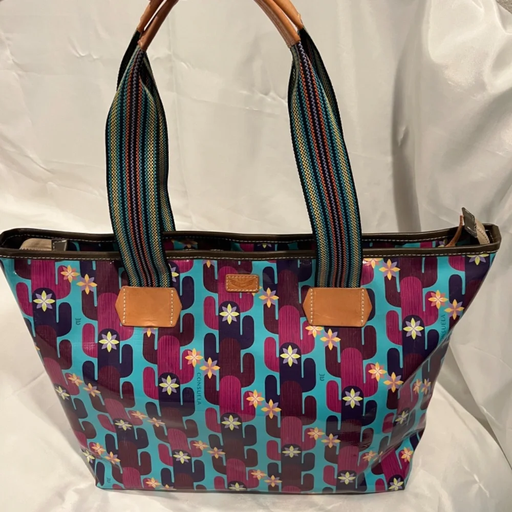 Consuela Large Zippered Tote - Twyla Legacy Cactus *RETIRED* - Picture 1 of 14